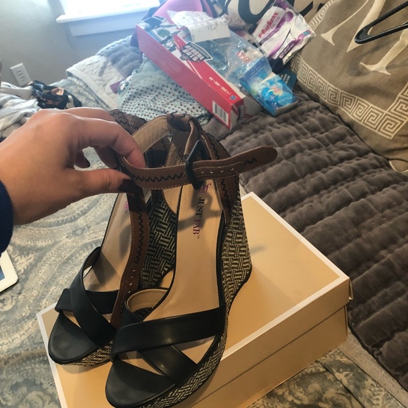 Shoes ! 👠 - Picture 3 of 4